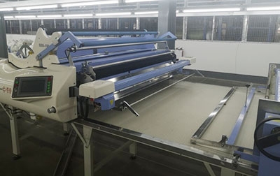 Automatic lay-out machine